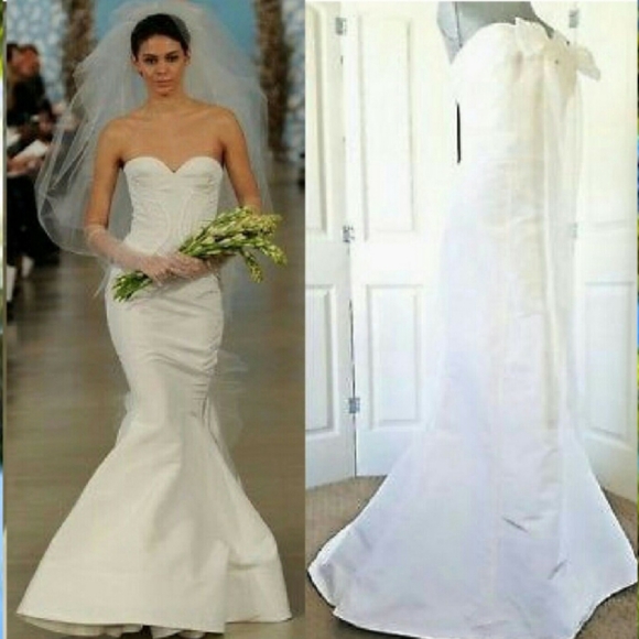 °$5,200 - CAROLINA HERRERA IVORY SILK WEDDING GOWN RUNWAY 10 - Picture 1 of 11